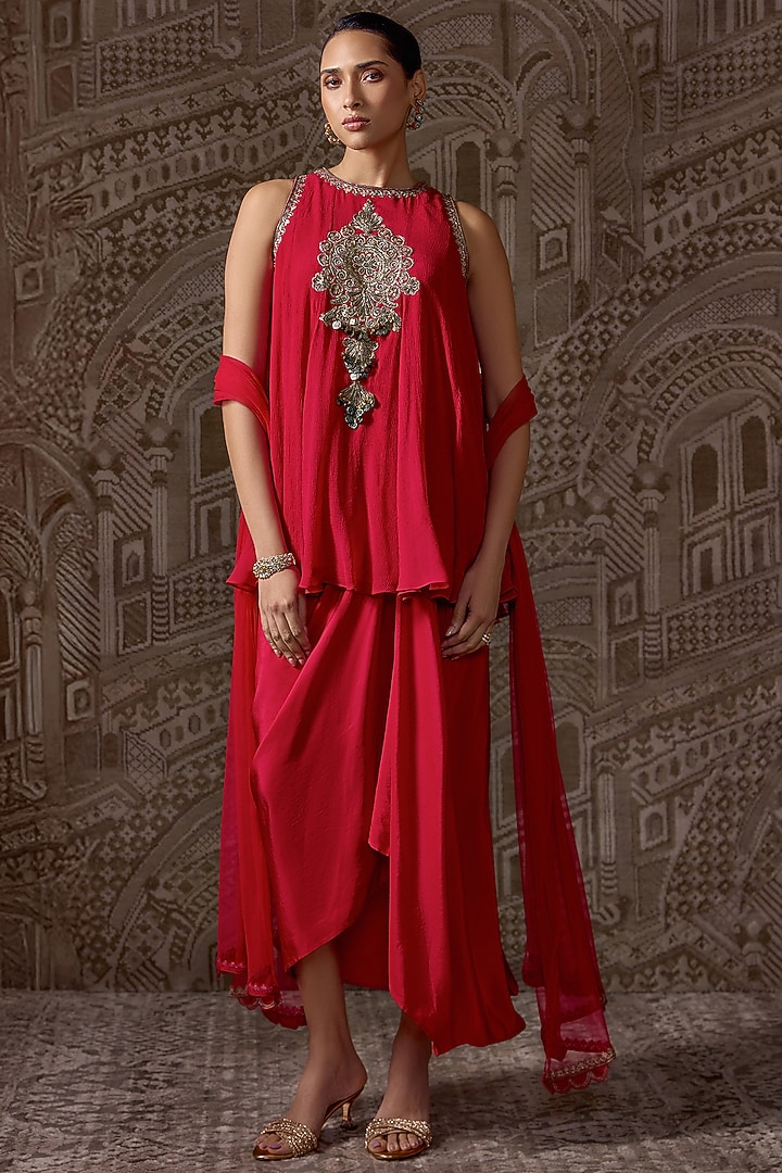 Red Chiffon Embroidered Short Kurta Set by Ridhi Mehra at Pernia's Pop Up Shop