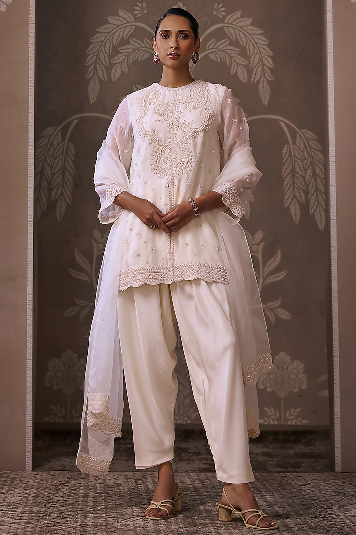 Ivory Organza Embroidered Kurta Set by Ridhi Mehra at Pernia's Pop Up Shop