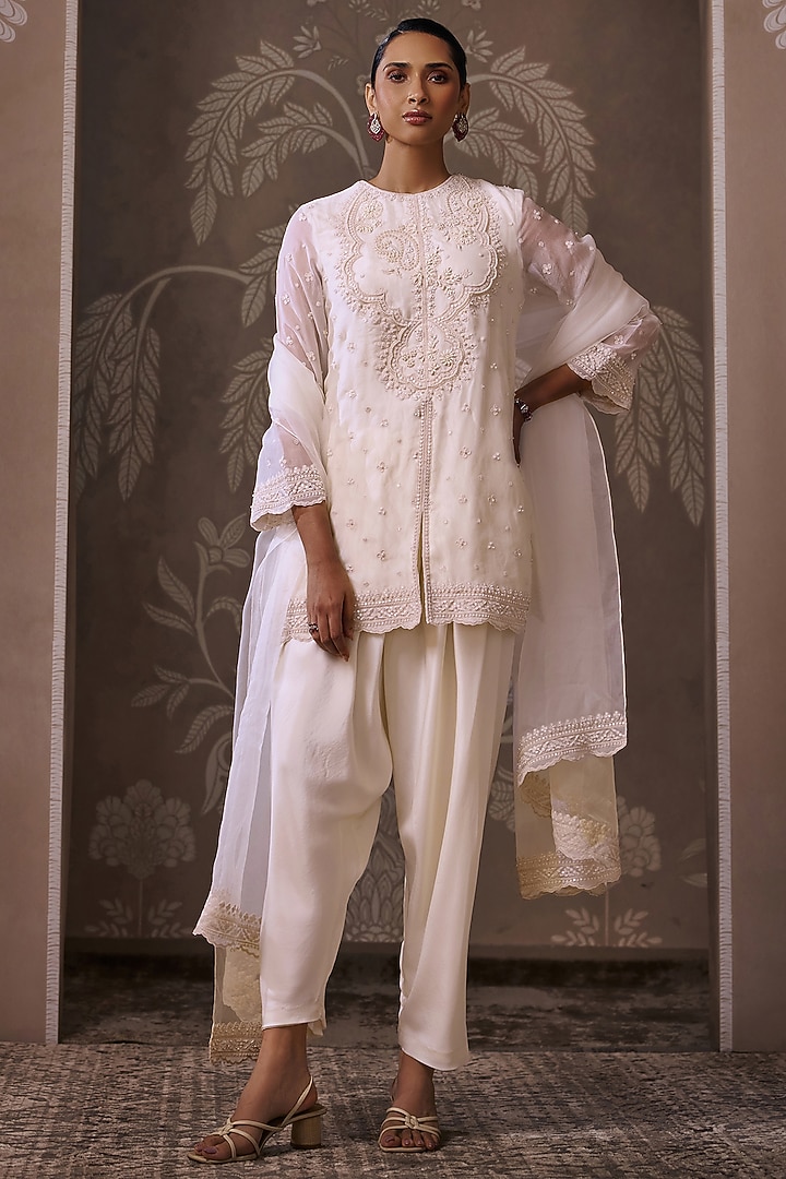 Ivory Organza Embroidered Kurta Set by Ridhi Mehra at Pernia's Pop Up Shop