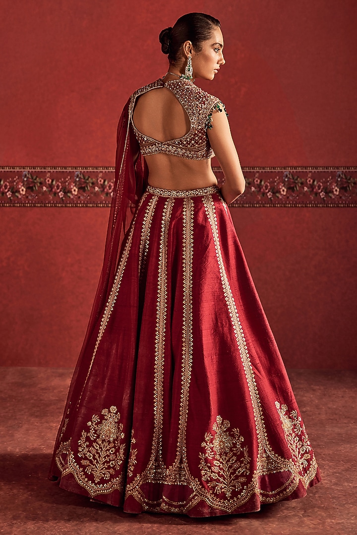 Red Raw Silk Embroidered Bridal Bridal Lehenga Set by Ridhi Mehra at Pernia's Pop Up Shop