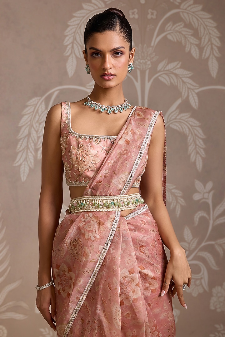 Coral Gold Organza Reception Saree Set by Ridhi Mehra at Pernia's Pop Up Shop