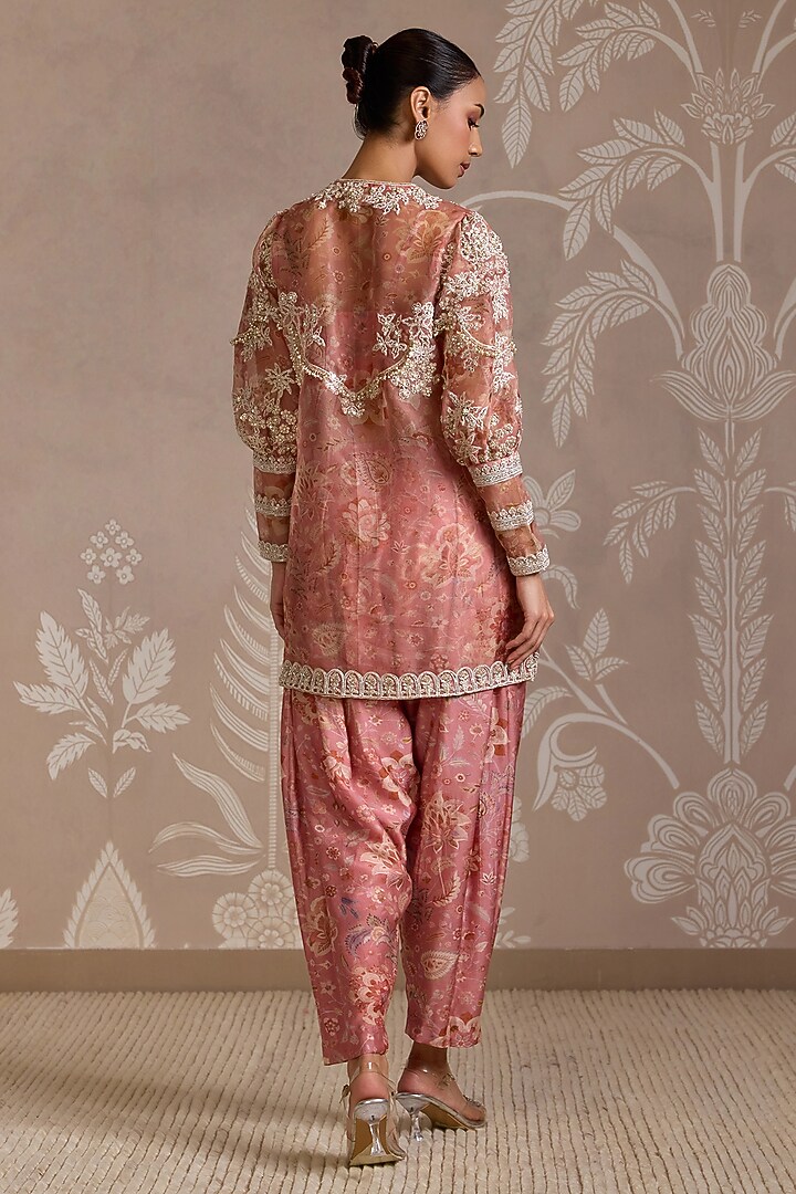 Coral Organza Printed & Embroidered Kurta Set by Ridhi Mehra at Pernia's Pop Up Shop