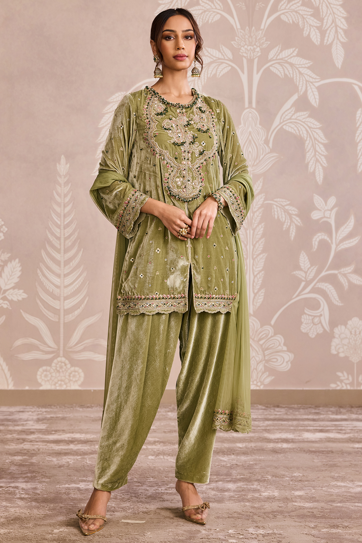 Olive Green Velvet Embroidered Kurta Set by Ridhi Mehra at Pernia's Pop Up Shop