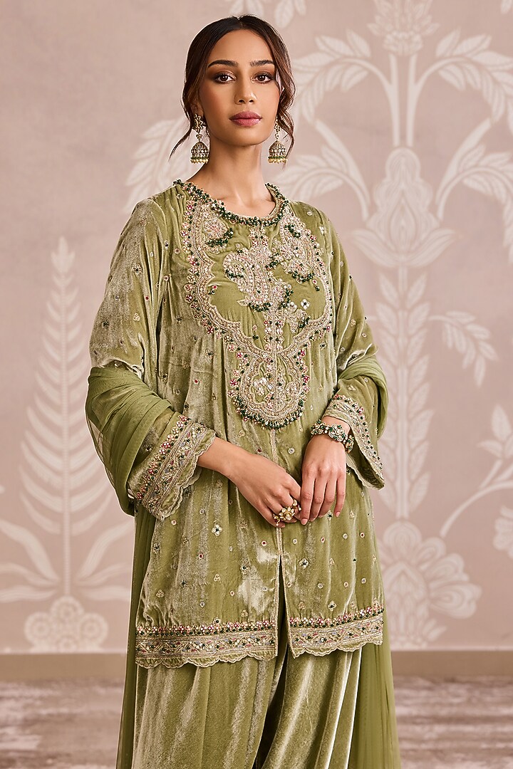 Olive Green Velvet Embroidered Kurta Set by Ridhi Mehra at Pernia's Pop Up Shop