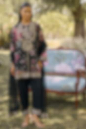 Black Organza Printed & Embroidered Kurta Set by Ridhi Mehra at Pernia's Pop Up Shop