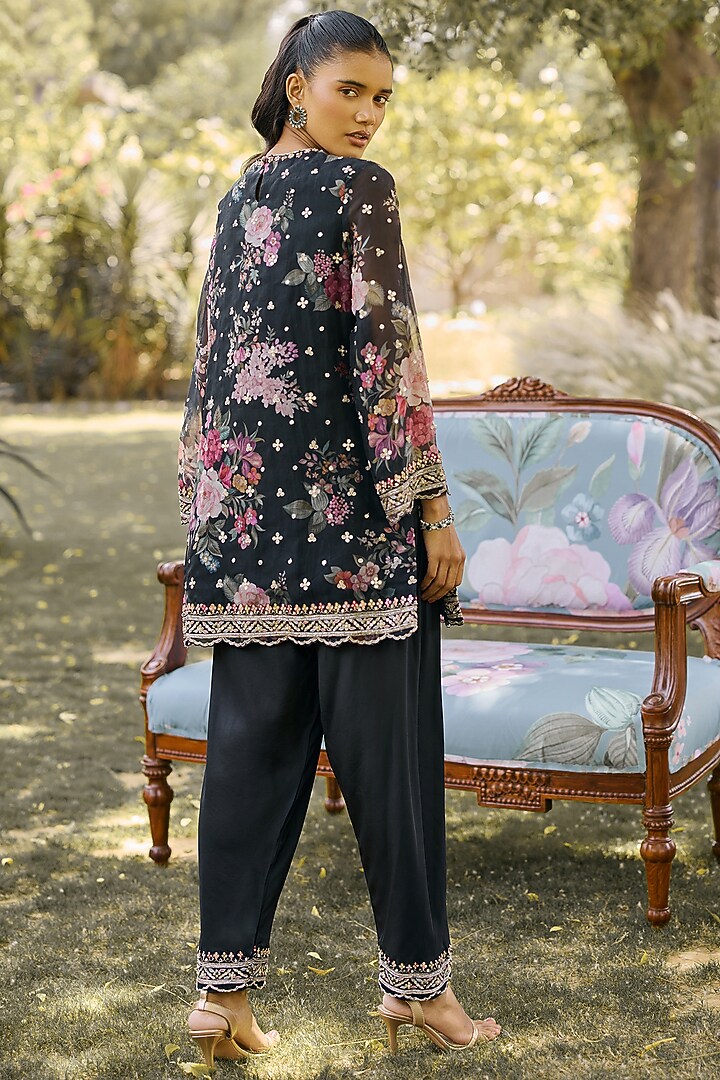 Black Organza Printed & Embroidered Kurta Set by Ridhi Mehra at Pernia's Pop Up Shop