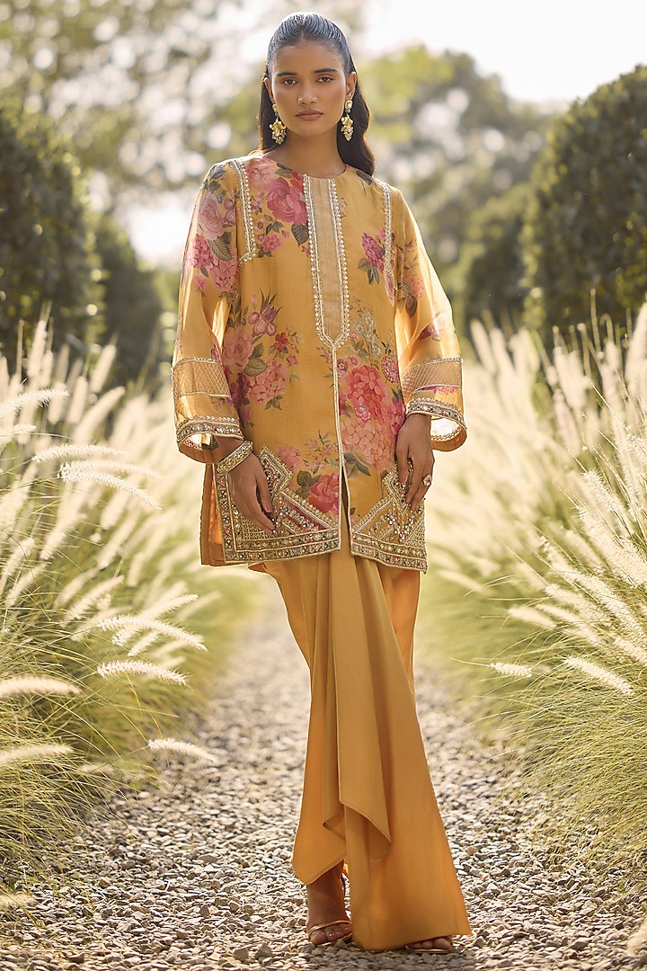 Yellow Organza Printed & Embroidered Kurta Set by Ridhi Mehra at Pernia's Pop Up Shop