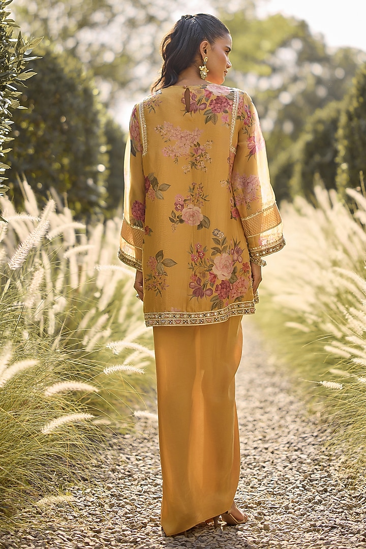 Yellow Organza Printed & Embroidered Kurta Set by Ridhi Mehra at Pernia's Pop Up Shop
