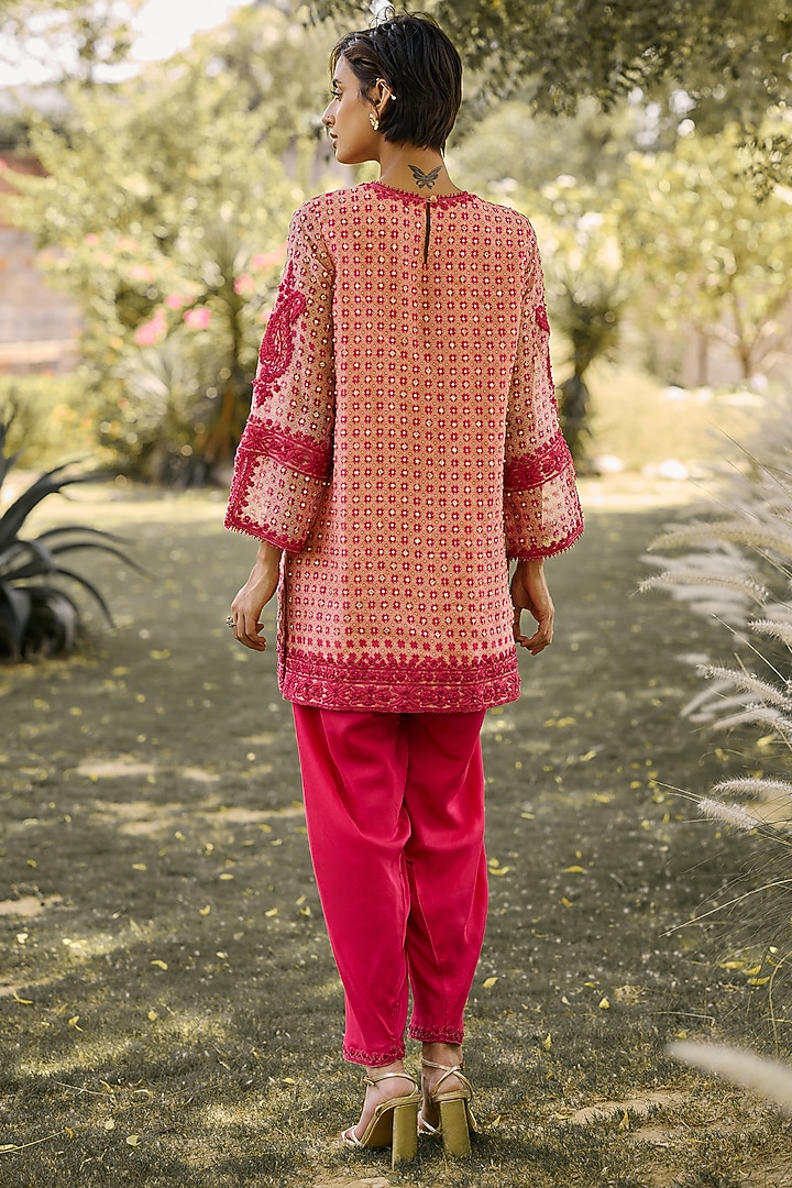 Pink Organza Printed & Embroidered Kurta Set by Ridhi Mehra at Pernia's Pop Up Shop