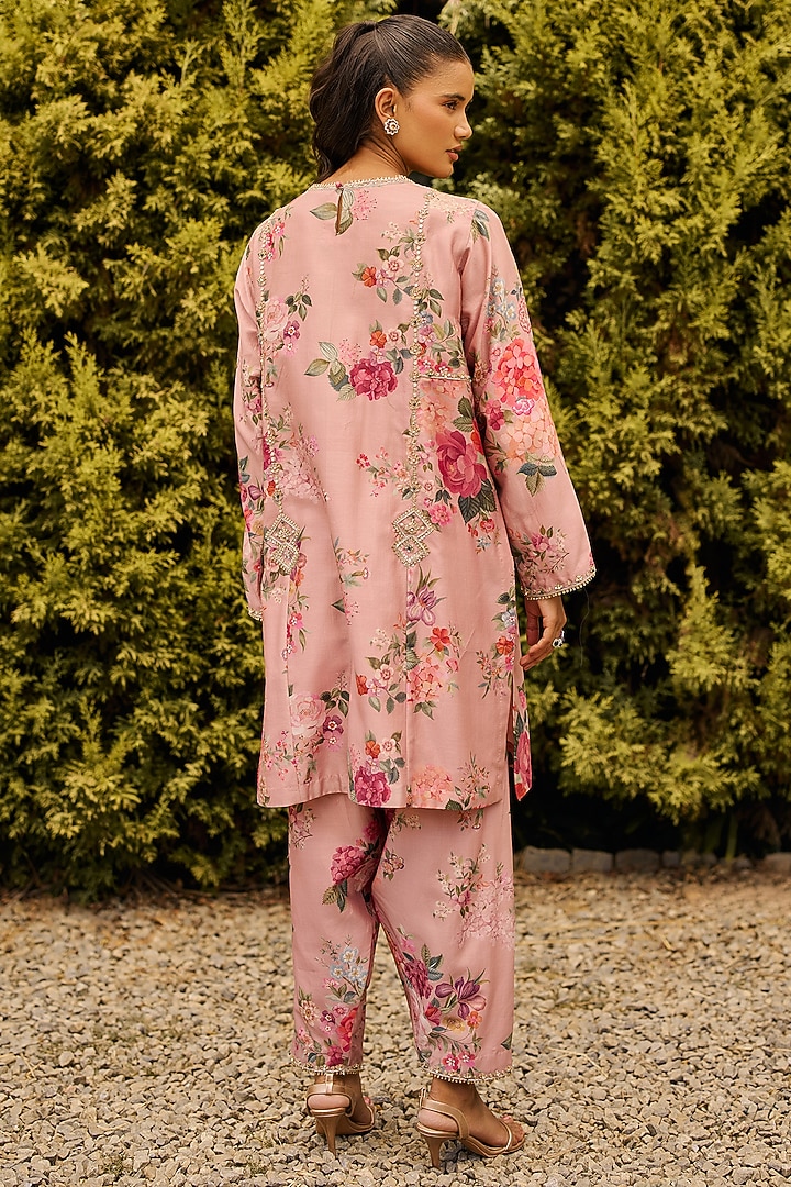 Dusky Pink Georgette Printed & Embroidered Kurta Set by Ridhi Mehra at Pernia's Pop Up Shop