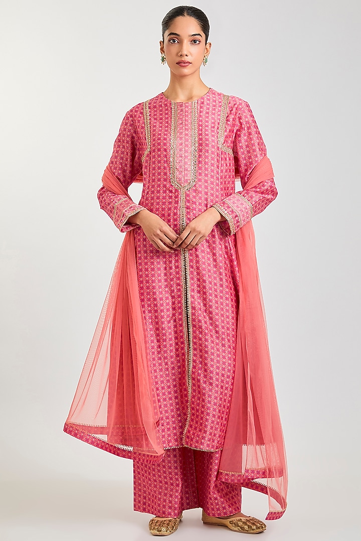 Bright Pink Georgette Embroidered Kurta Set by Ridhi Mehra at Pernia's Pop Up Shop