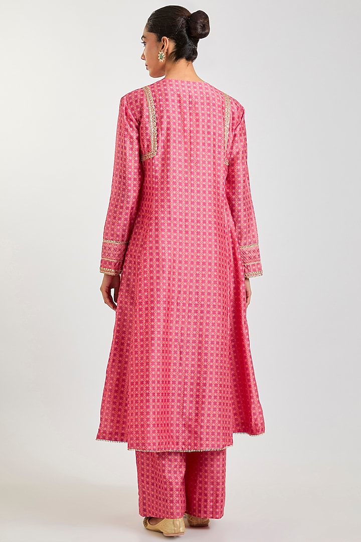 Bright Pink Georgette Embroidered Kurta Set by Ridhi Mehra at Pernia's Pop Up Shop