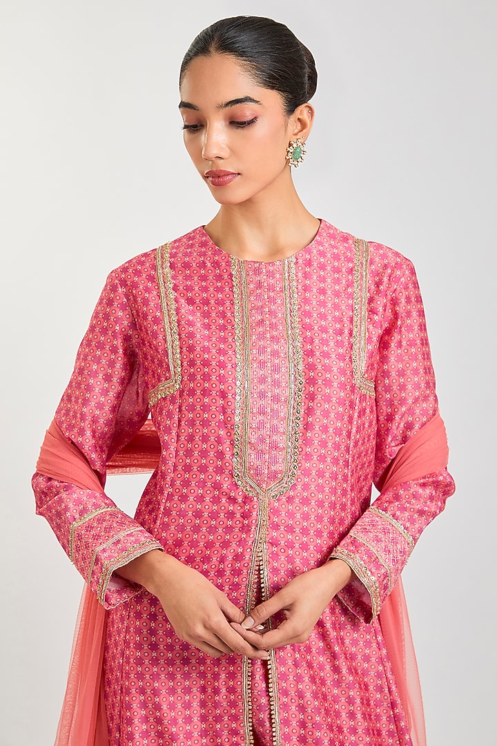 Bright Pink Georgette Embroidered Kurta Set by Ridhi Mehra at Pernia's Pop Up Shop