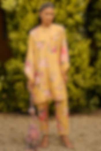 Yellow Chanderi Printed Straight Kurta Set by Ridhi Mehra at Pernia's Pop Up Shop