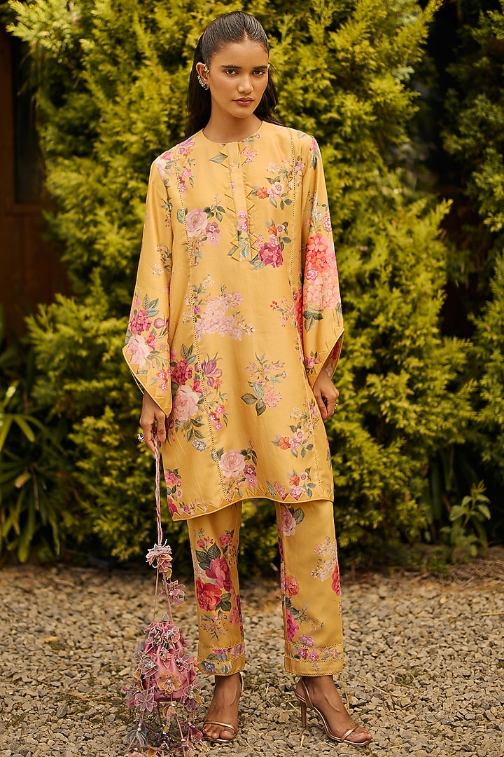 Yellow Chanderi Printed Straight Kurta Set by Ridhi Mehra at Pernia's Pop Up Shop