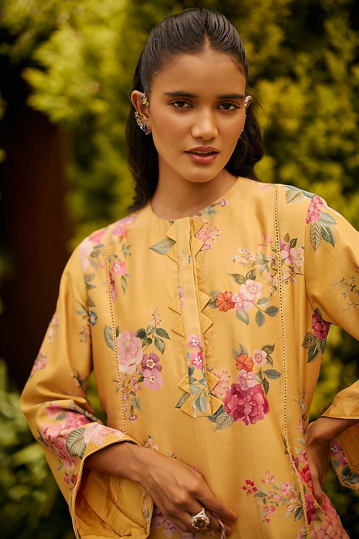 Yellow Chanderi Printed Straight Kurta Set by Ridhi Mehra at Pernia's Pop Up Shop