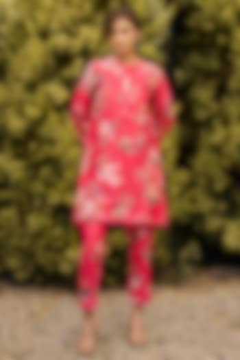Fuchsia Chanderi Printed Straight Kurta Set by Ridhi Mehra at Pernia's Pop Up Shop