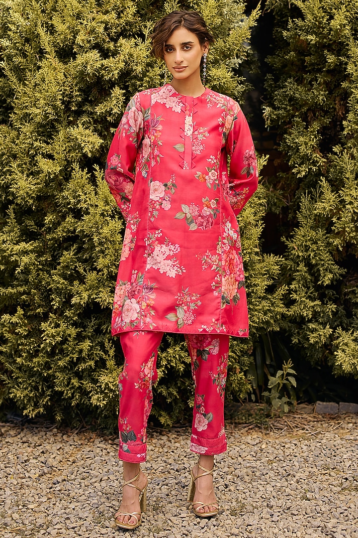 Fuchsia Chanderi Printed Straight Kurta Set by Ridhi Mehra at Pernia's Pop Up Shop