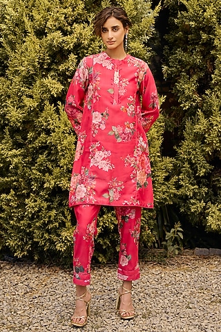 Fuchsia Chanderi Printed Straight Kurta Set by Ridhi Mehra