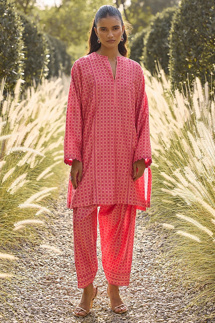 Fuchsia Chanderi Printed Straight Kurta Set by Ridhi Mehra at Pernia's Pop Up Shop