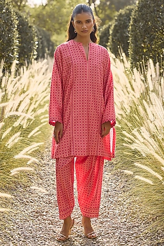 Fuchsia Chanderi Printed Straight Kurta Set by Ridhi Mehra