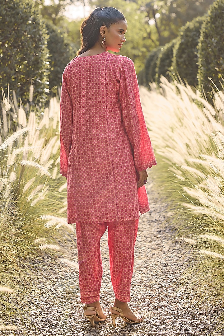Fuchsia Chanderi Printed Straight Kurta Set by Ridhi Mehra at Pernia's Pop Up Shop