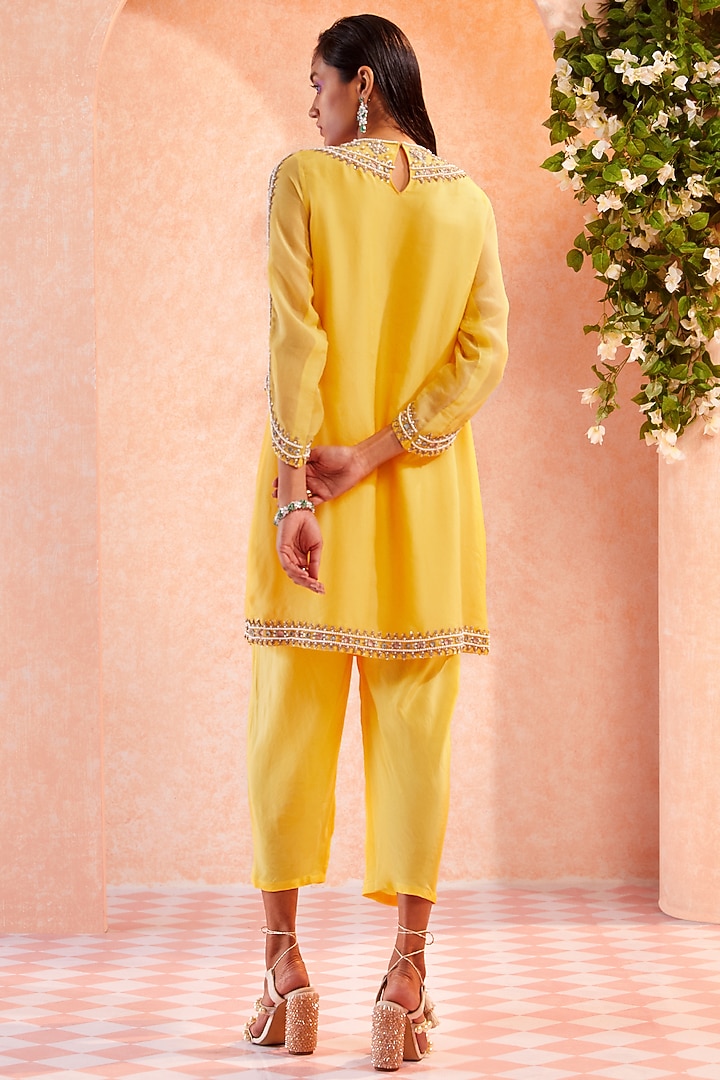 Primrose Yellow Embroidered Kurta Set by Ridhi Mehra at Pernia's Pop Up Shop
