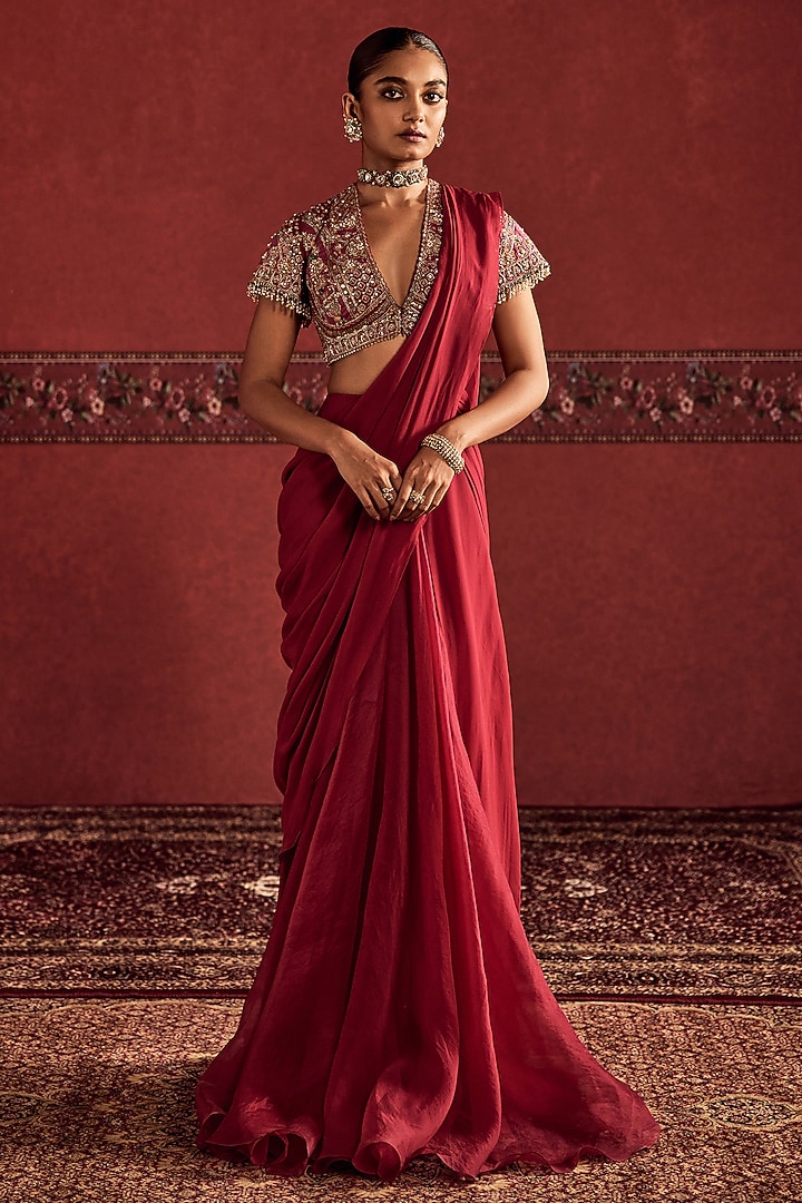 Red Chiffon Pre-Stitched Reception Saree Set by Ridhi Mehra at Pernia's Pop Up Shop