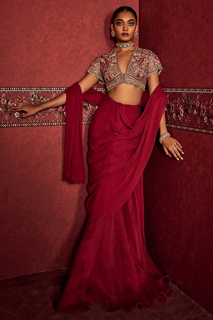 Red Chiffon Pre-Stitched Reception Saree Set by Ridhi Mehra at Pernia's Pop Up Shop