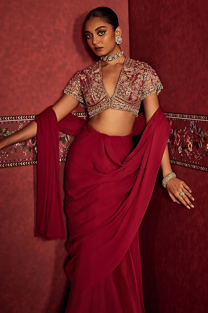 Red Chiffon Pre-Stitched Reception Saree Set by Ridhi Mehra at Pernia's Pop Up Shop