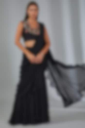 Black Chiffon & Organza Draped Saree Set by Ridhi Mehra at Pernia's Pop Up Shop