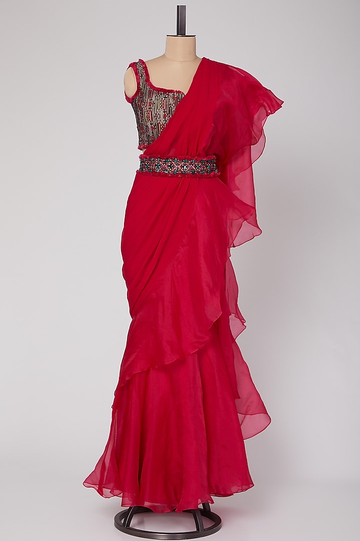 Red Embroidered Saree Set With Belt by Ridhi Mehra