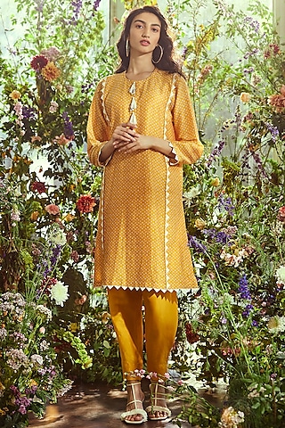 Butter Yellow Folk Printed Kurta by Ridhi Mehra