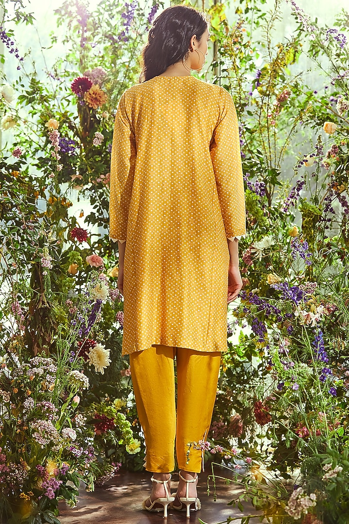 Butter Yellow Folk Printed Kurta by Ridhi Mehra at Pernia's Pop Up Shop