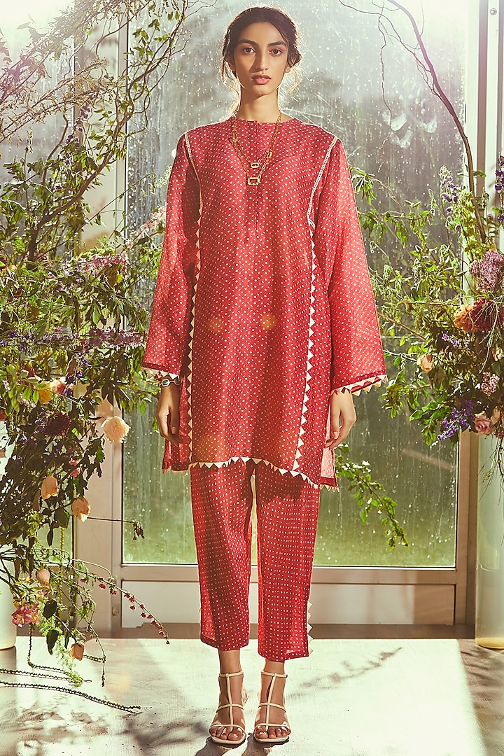 Medium Scarlet Red Printed Pleated Straight Pants by Ridhi Mehra Pret