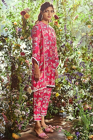 Fuchsia Printed Kurta by Ridhi Mehra Pret