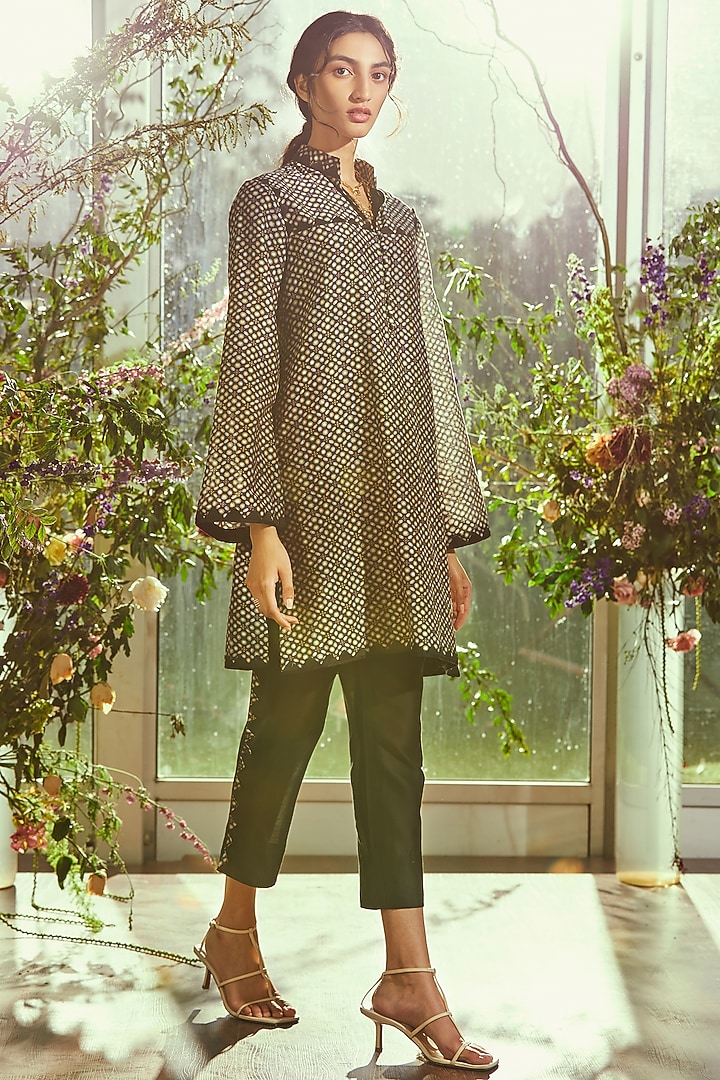 Black Chanderi Pants by Ridhi Mehra Pret at Pernia's Pop Up Shop