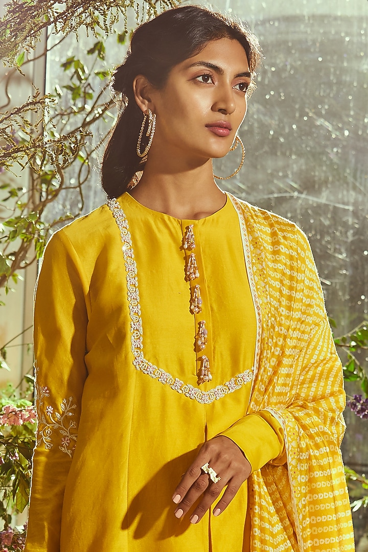 Cadmium Yellow Chanderi Kurta by Ridhi Mehra Pret at Pernia's Pop Up Shop