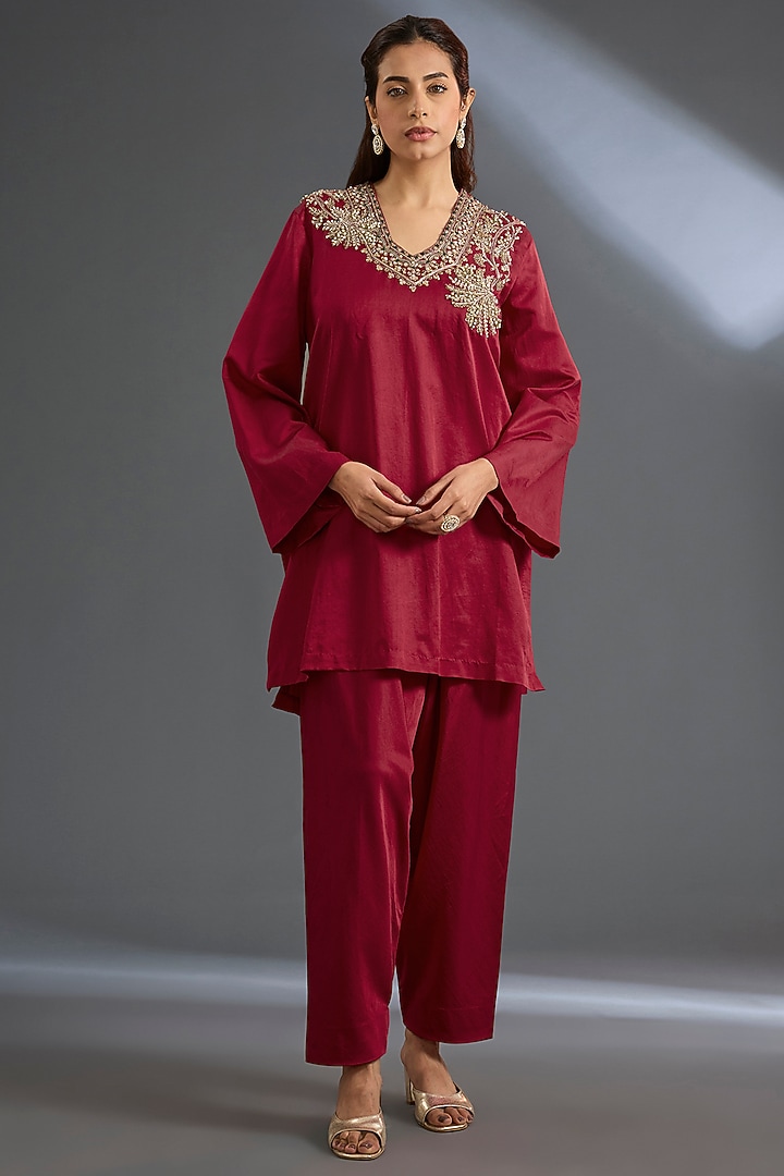 Red Cotton Satin Kurta Set by Ridhi Mehra at Pernia's Pop Up Shop