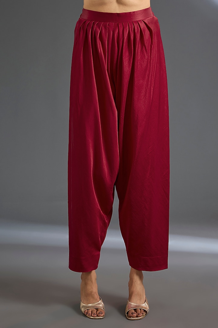 Red Cotton Satin Kurta Set by Ridhi Mehra at Pernia's Pop Up Shop