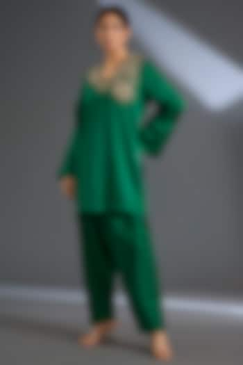 Bottle Green Cotton Satin Kurta Set by Ridhi Mehra at Pernia's Pop Up Shop