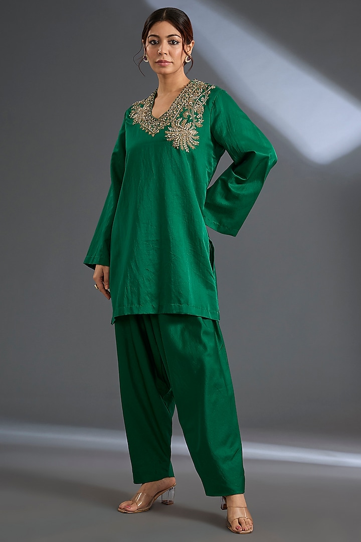 Bottle Green Cotton Satin Kurta Set by Ridhi Mehra at Pernia's Pop Up Shop