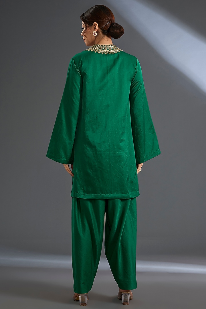 Bottle Green Cotton Satin Kurta Set by Ridhi Mehra at Pernia's Pop Up Shop