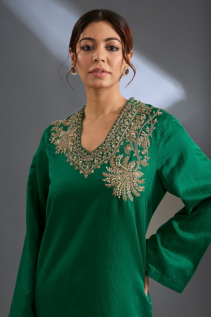 Bottle Green Cotton Satin Kurta Set by Ridhi Mehra at Pernia's Pop Up Shop