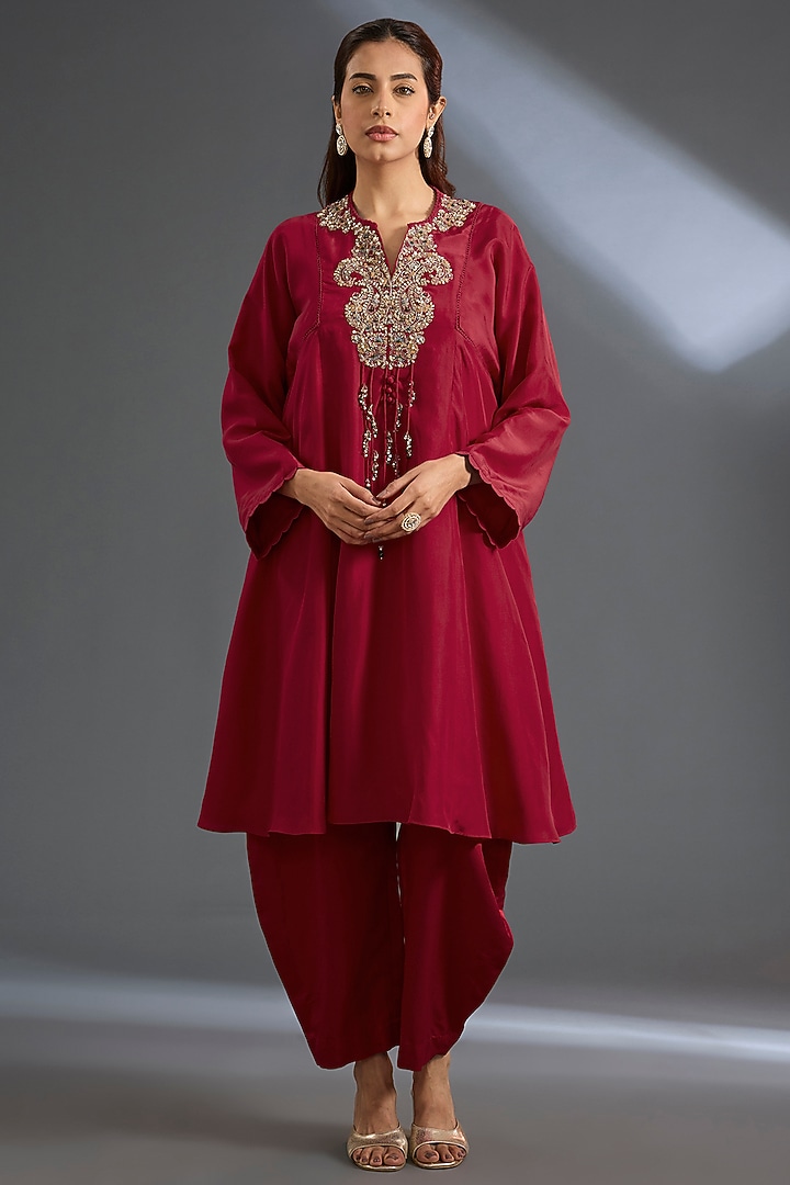 Red Habutai Silk Kurta Set by Ridhi Mehra at Pernia's Pop Up Shop