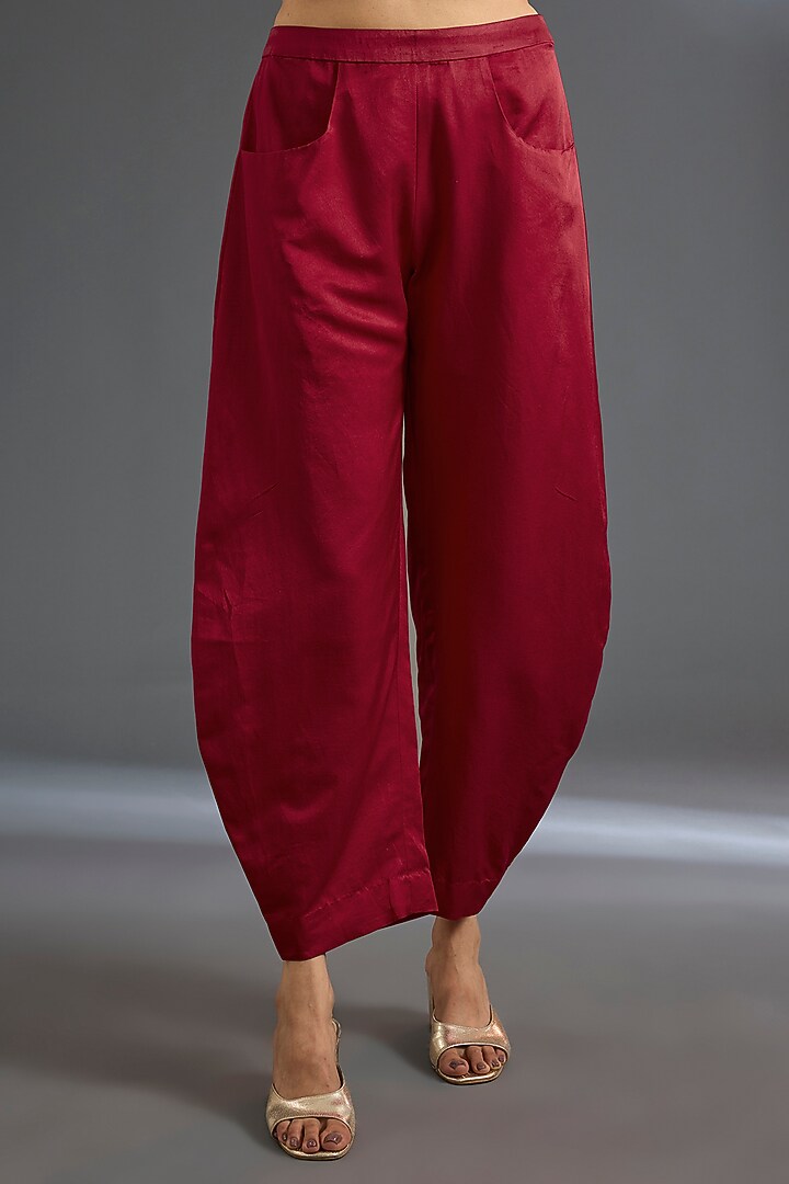 Red Habutai Silk Kurta Set by Ridhi Mehra at Pernia's Pop Up Shop