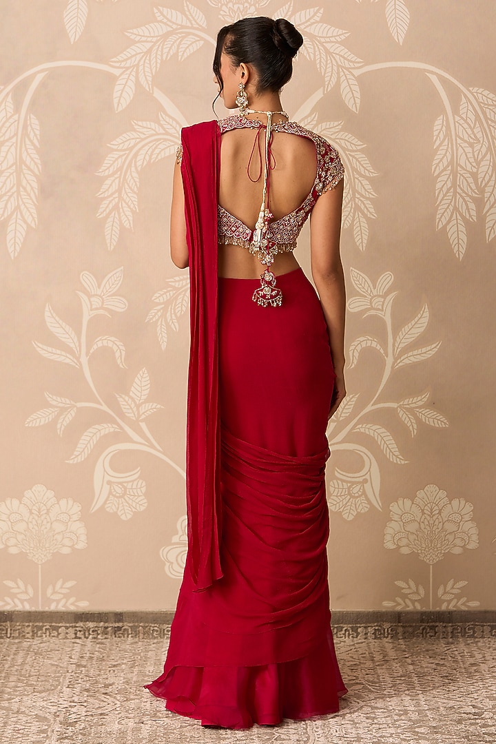 Red Chiffon Pre-Stitched Draped Reception Saree Set by Ridhi Mehra at Pernia's Pop Up Shop