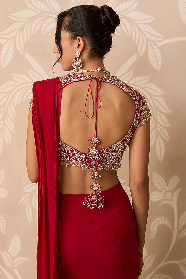 Red Chiffon Pre-Stitched Draped Reception Saree Set by Ridhi Mehra at Pernia's Pop Up Shop