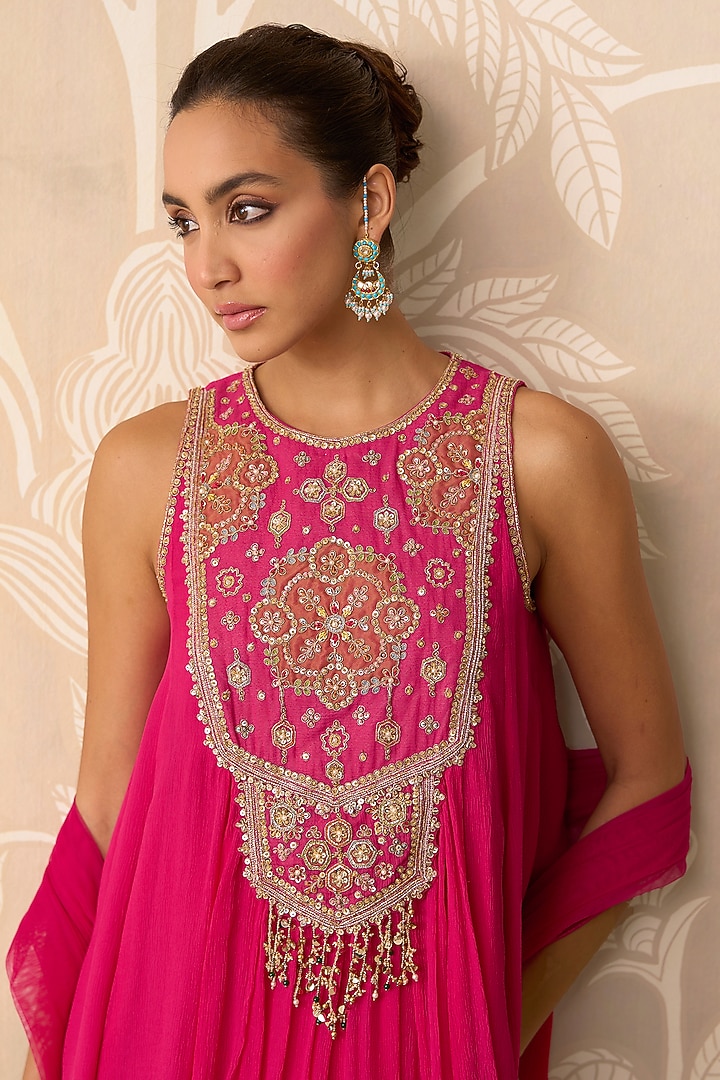 Fuchsia Chiffon Embroidered Short Kurta Set by Ridhi Mehra at Pernia's Pop Up Shop