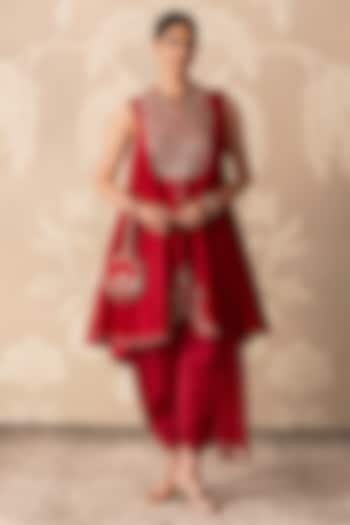 Red Chanderi Embroidered Kalidar Kurta Set by Ridhi Mehra at Pernia's Pop Up Shop